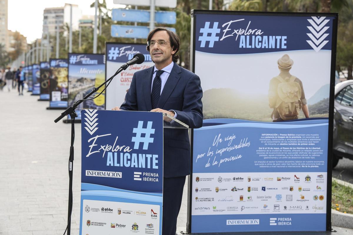Luis Rodríguez, presidente de la Autoridad Portuaria de Alicante durante su intervención en la presentación de &quot;Explora Alicante&quot;.