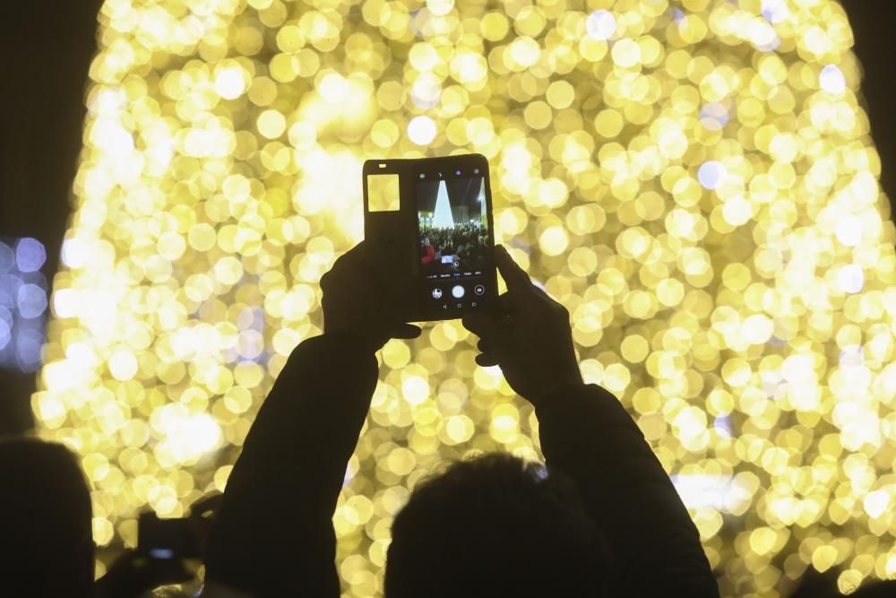 Avilés enciende sus luces de Navidad.