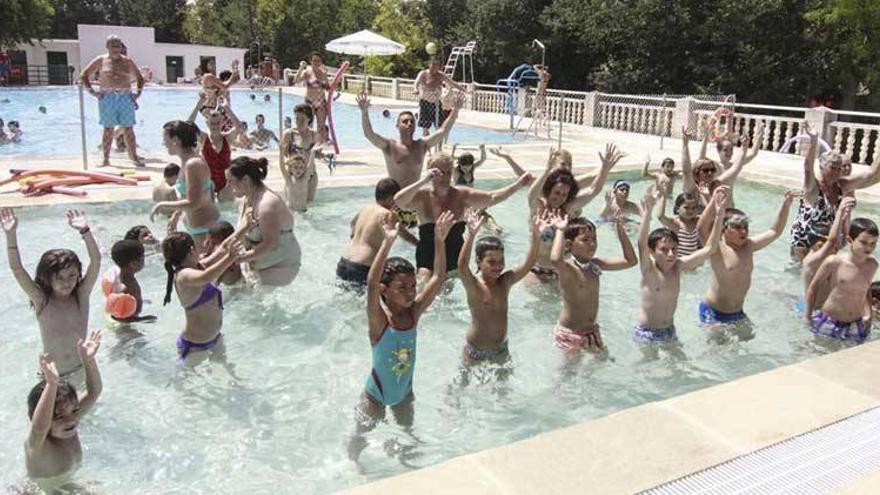 Así fue el estreno de las piscinas de la ciudad deportiva de Cáceres