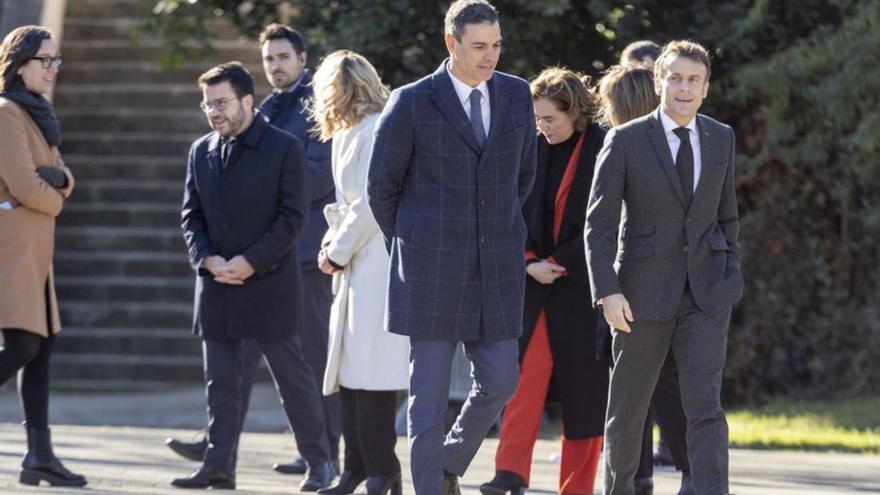 Aragonès marxa després de saludar Macron. | FERRAN NADEU