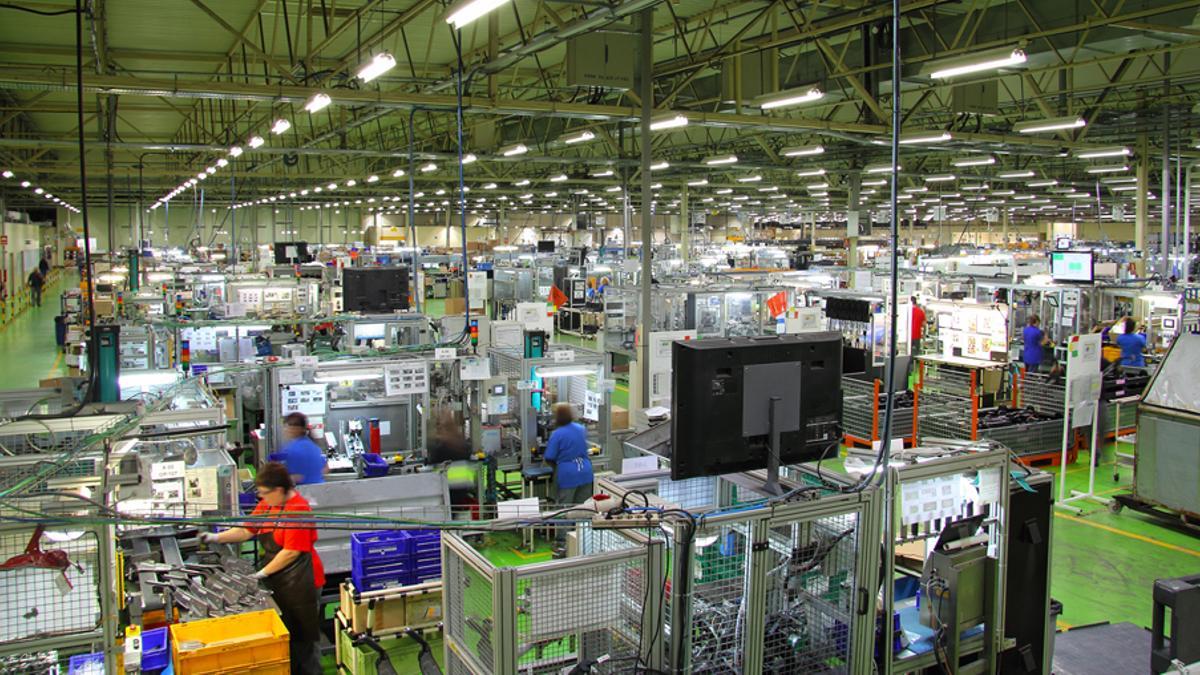 Cadena de producción de la compañía catalana fabricante de piezas para el automóvil Ficosa.