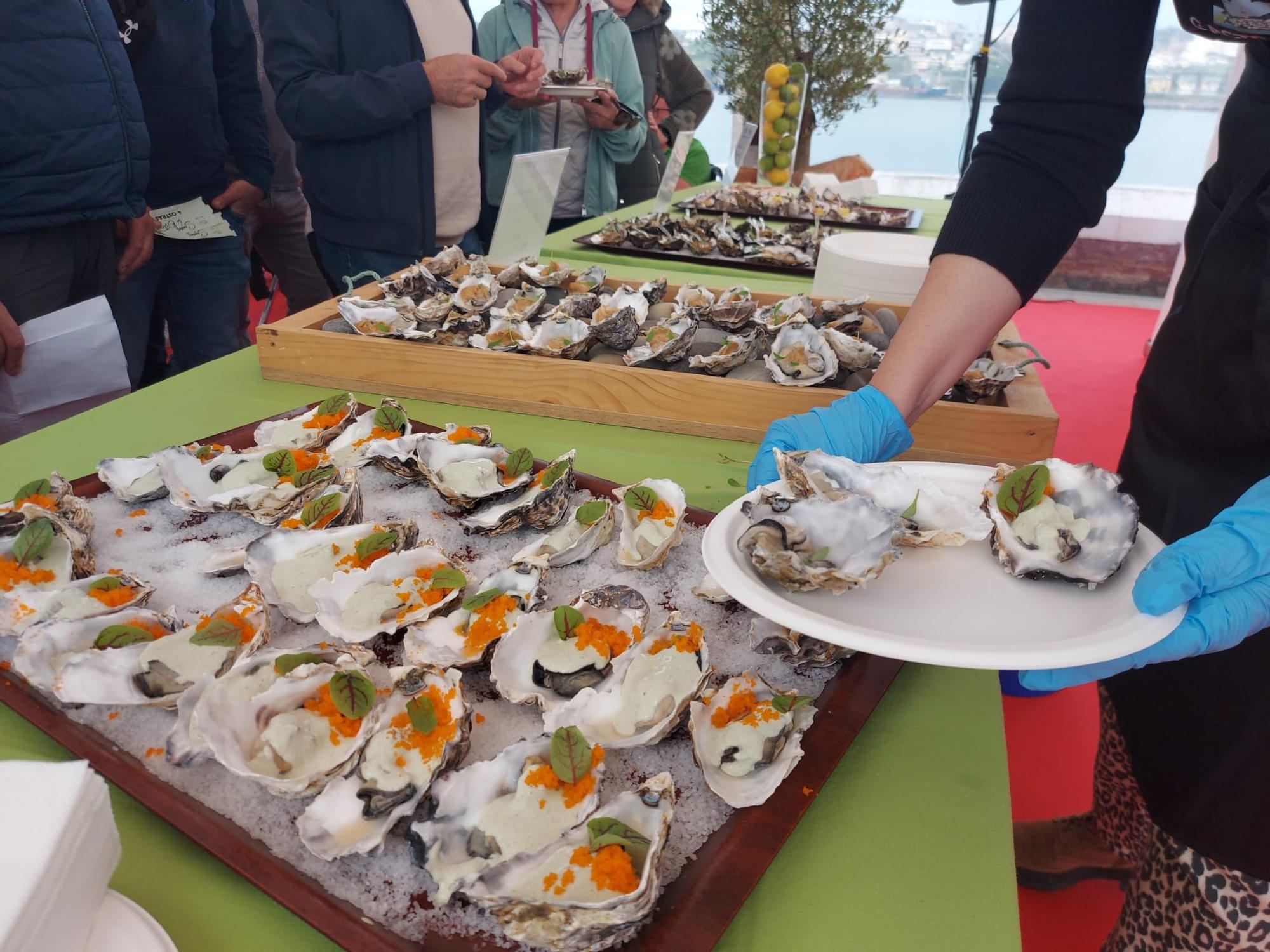 En imágenes: El festival gastronómico "Somos la ostra" llena Castropol