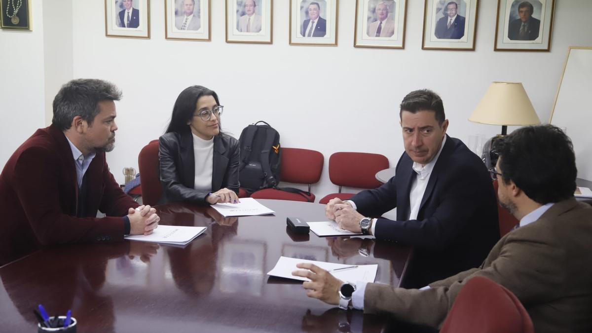 Fran de la Torre, presidente de Hostecor, Rafael Romero, director de Diario CÓRDOBA; Raquel Montenegro, directora de El Día de Córdoba y Francisco Poyato, director de ABC Córdoba.