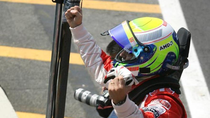 Felipe Massa celebrant el primer lloc en els entrenaments.
