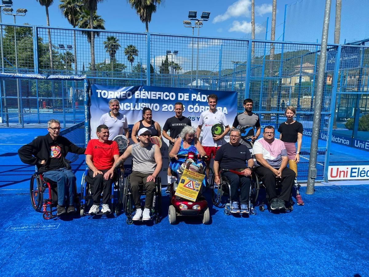 Participantes del torneo benéfico de pádel inclusivo 2026 de Córdoba.