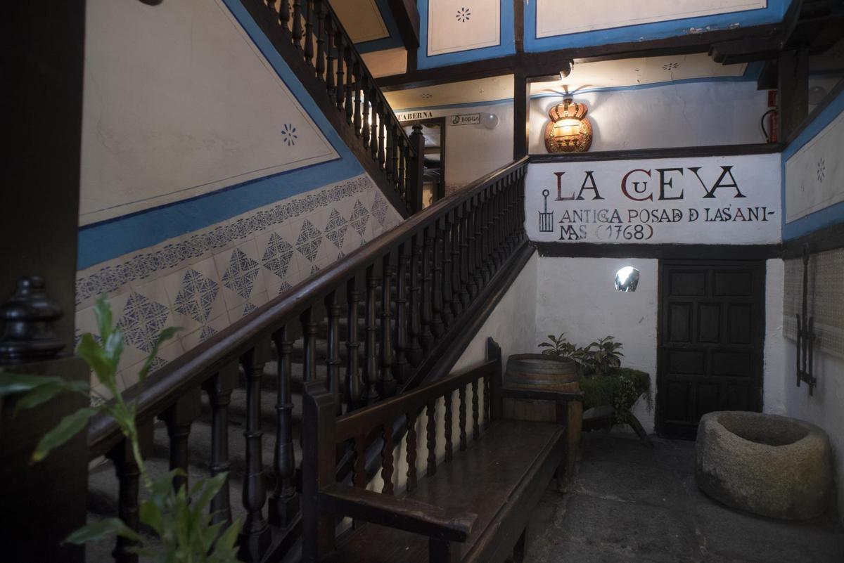 Entrada del restaurante La Cueva.
