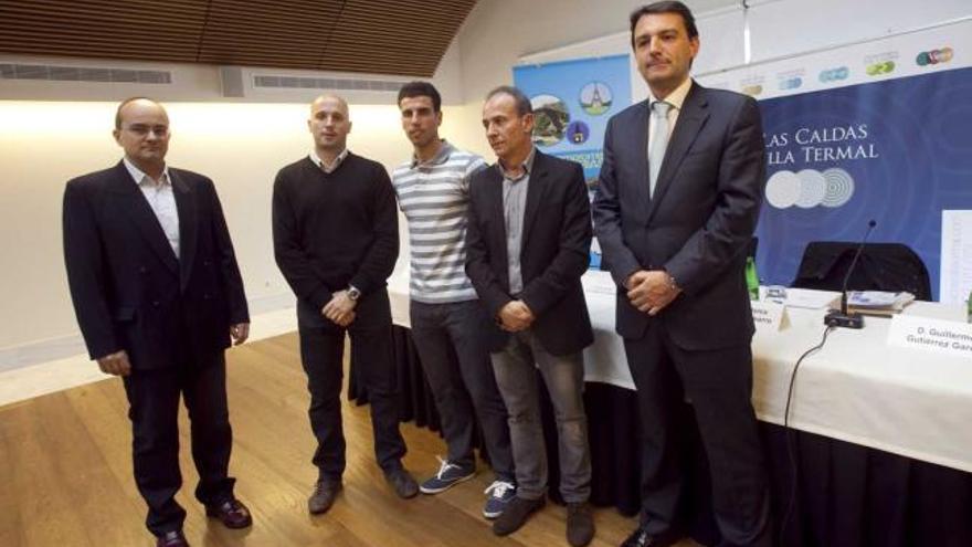 De izquierda a derecha, los ponentes Daniel González, José Alberto Méndez, Guillermo Gutiérrez, José Antonio Martínez Chamorro y el director de Las Caldas, Fernando Sánchez.