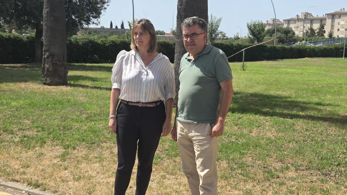 La nueva directora general, junto al conseller Simonet