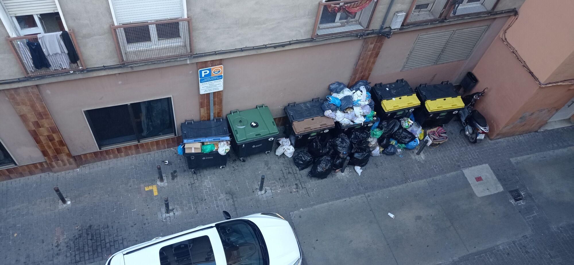 Els contenidors de Manresa, plens a vessar