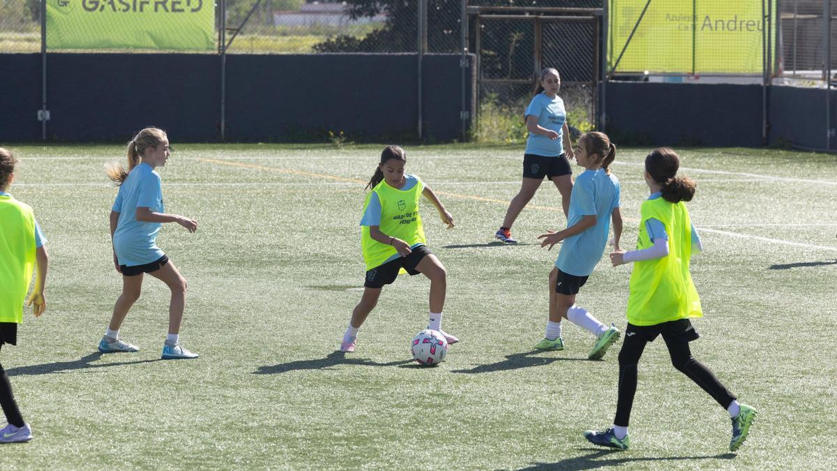 Imagen de la jornada de fútbol femenino en Puig d'en Valls