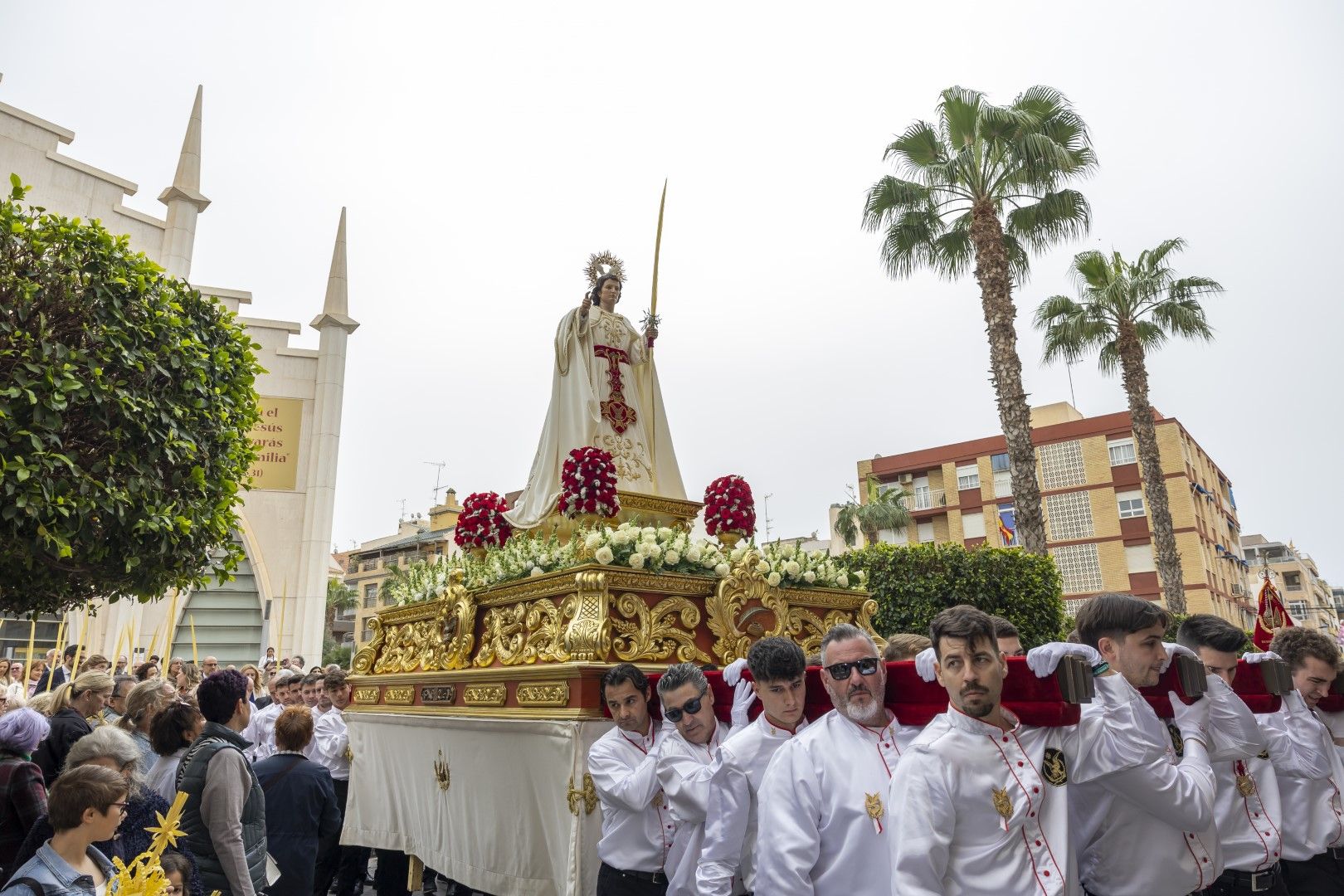 Bendición y procesión de Las Palmas en Torrevieja de Domingo de Ramos en la Semana Santa 2024