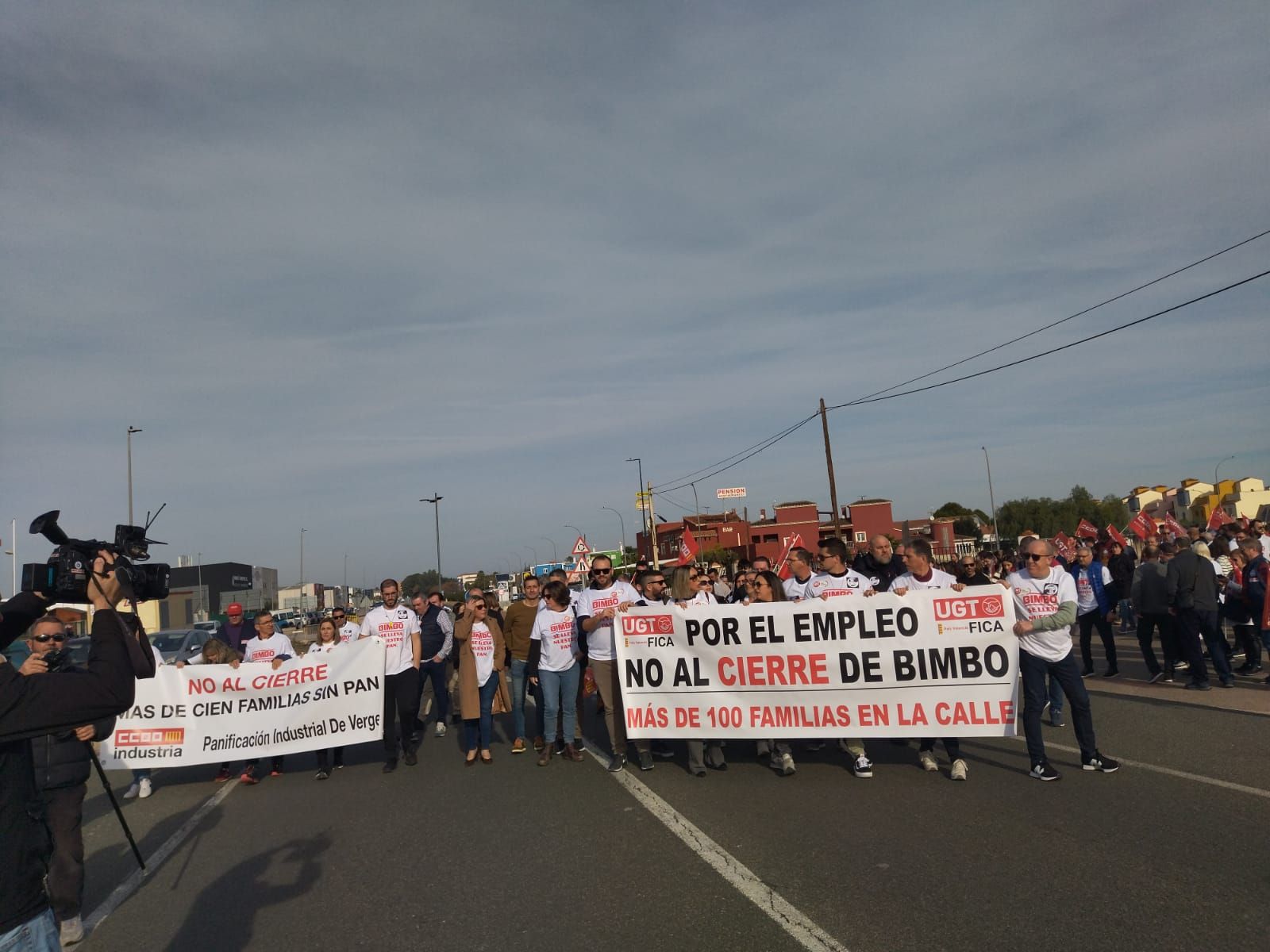 Manifestación contra el cierre de la histórica factoria de Bimbo en El Verger