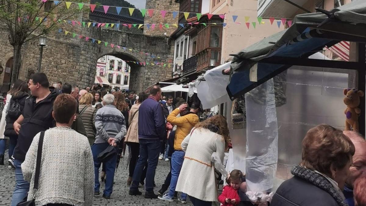 En imágenes: El Certamen de quesos artesanos asturianos llena Salas