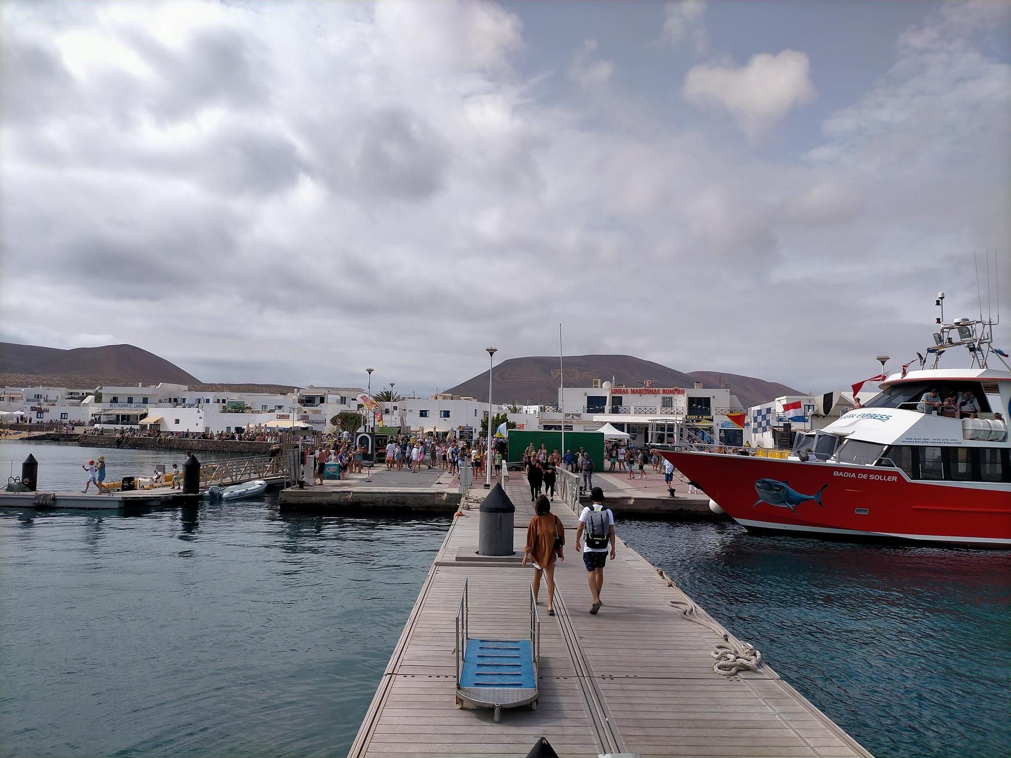 La Graciosa pasea a la Virgen del Carmen