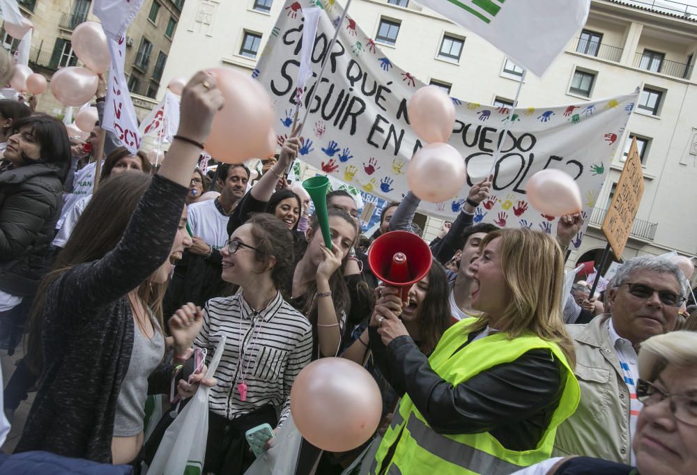 Manifestación en contra de los recortes de aulas en la enseñanza concertada