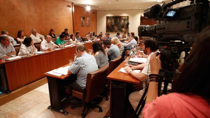 Los concejales, ayer, durante el Pleno celebrado en el Ayuntamiento de Avilés.