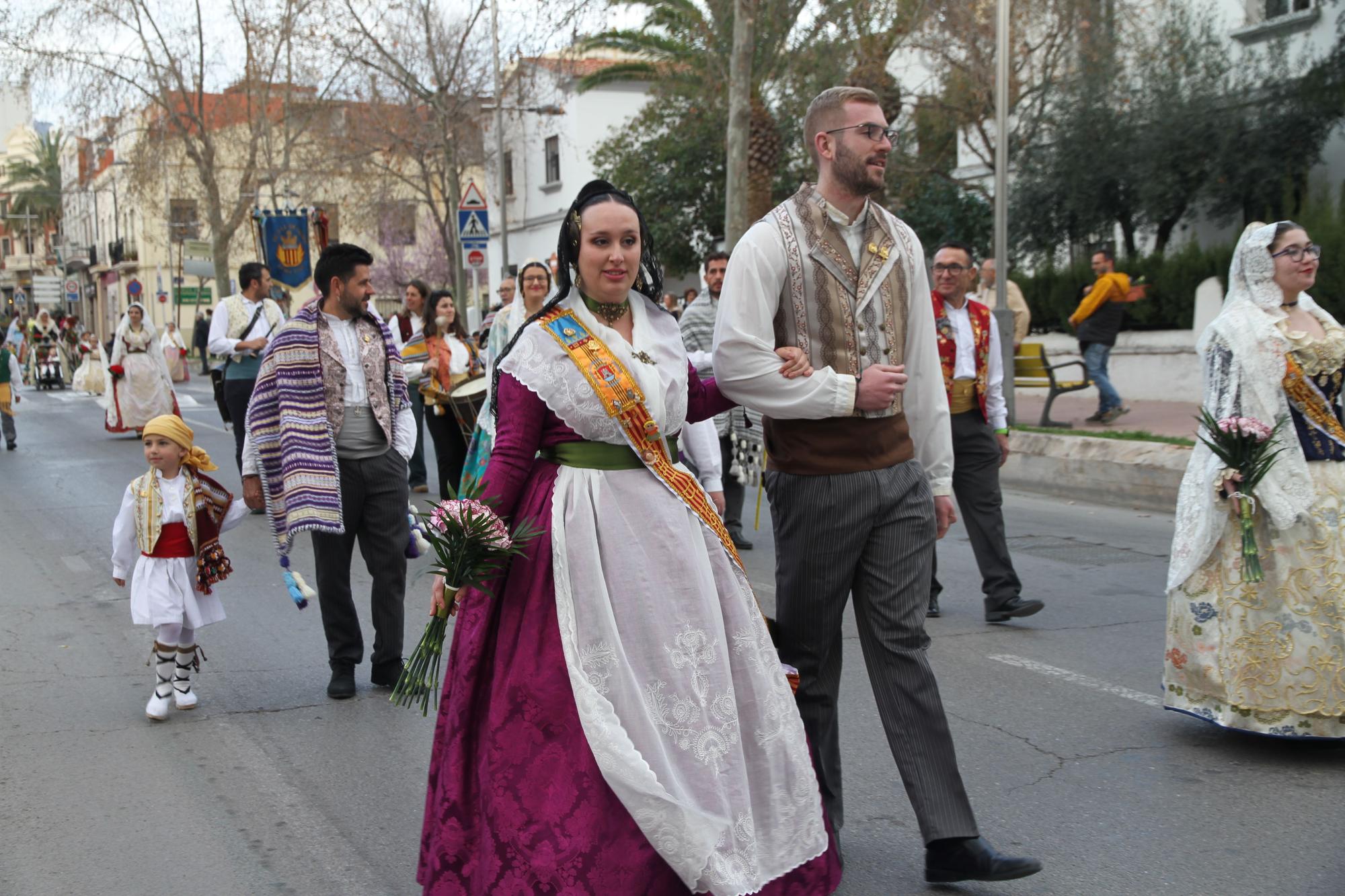 Emotiva y participativa ofrenda en las Fallas de la Vall