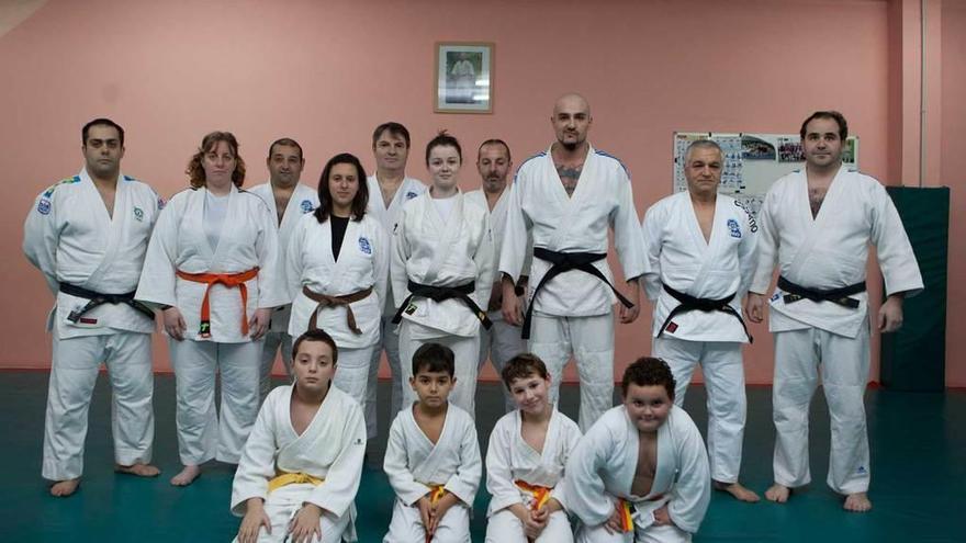 Algunos de los integrantes del Judo Sotrondio.