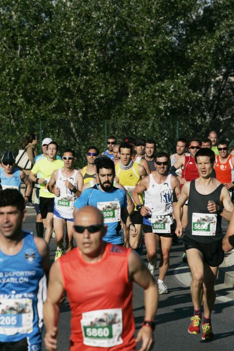 El Mouaziz, del Club Nerja de Atletismo ha vuelto a imponerse en la prueba, que ha alcanzado una participación récord con 7.500 corredores