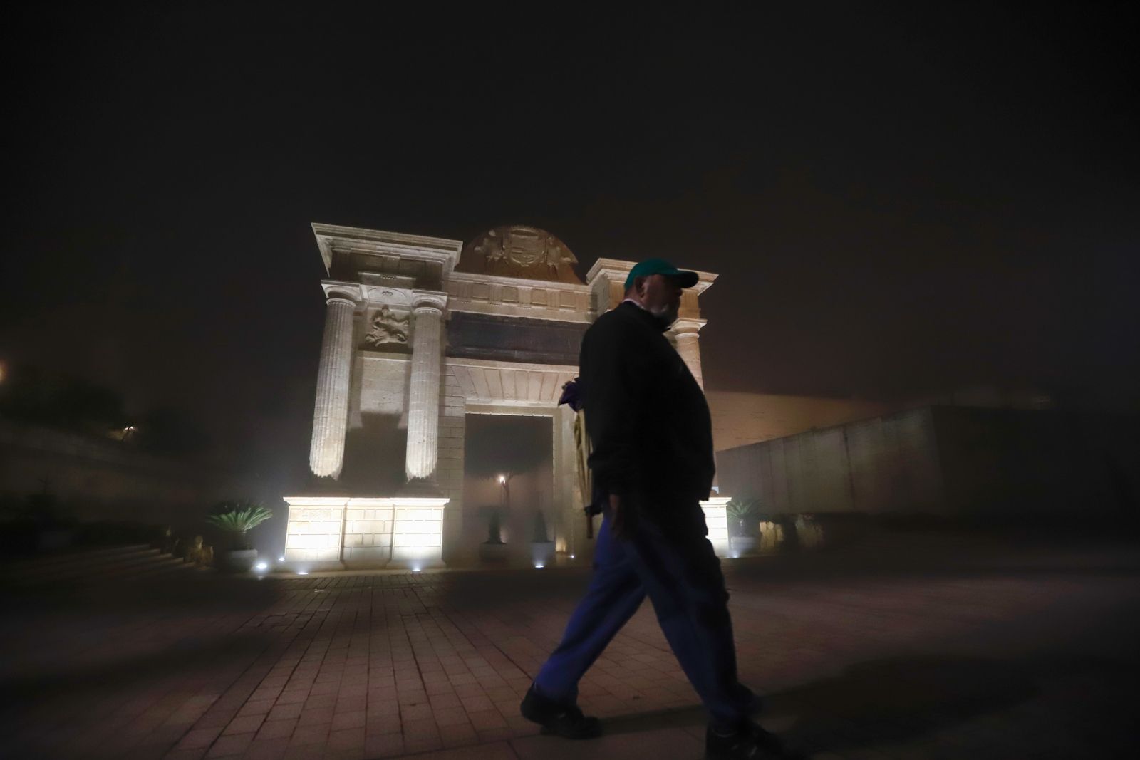 Córdoba amanece bajo una intensa niebla