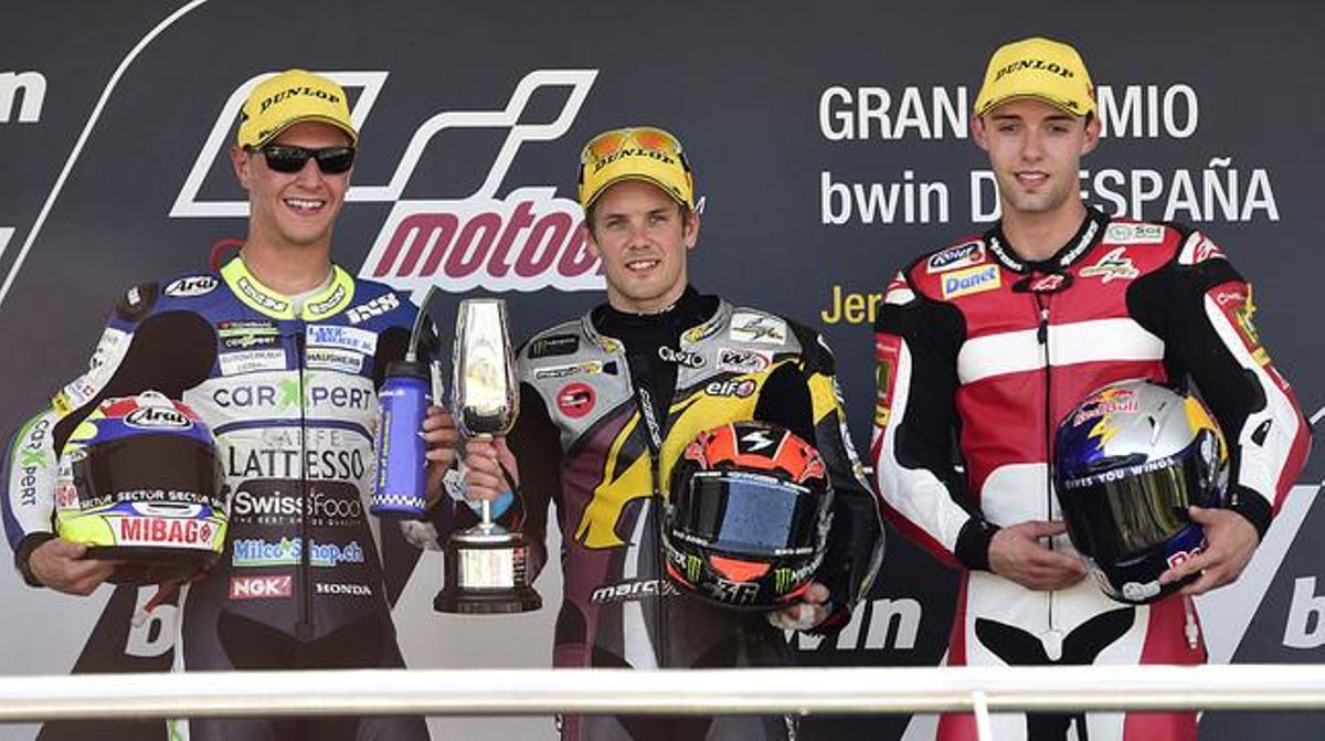 El podi del GP d’Espanya de Moto2: Mika Kallio (centre), el guanyador, escortat per Dominique Aegerter (esquerra) i Jonas Folger. El podi del GP d’Espanya de Moto2: Mika Kallio (centre), el guanyador, escortat per Dominique Aegerter (esquerra) i Jonas Folger.