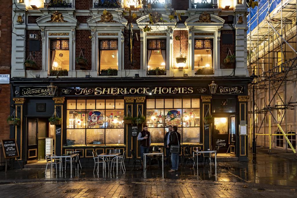 En este bar te sentirás un verdadero detective de misterios