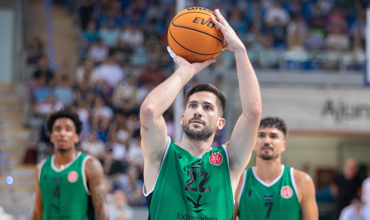Rakocevic, ejecutando un tiro libre este sábado.