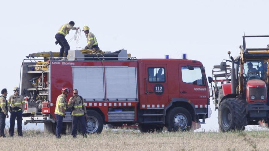 Els Bombers treballant en un incendi, foto d&#039;arxiu