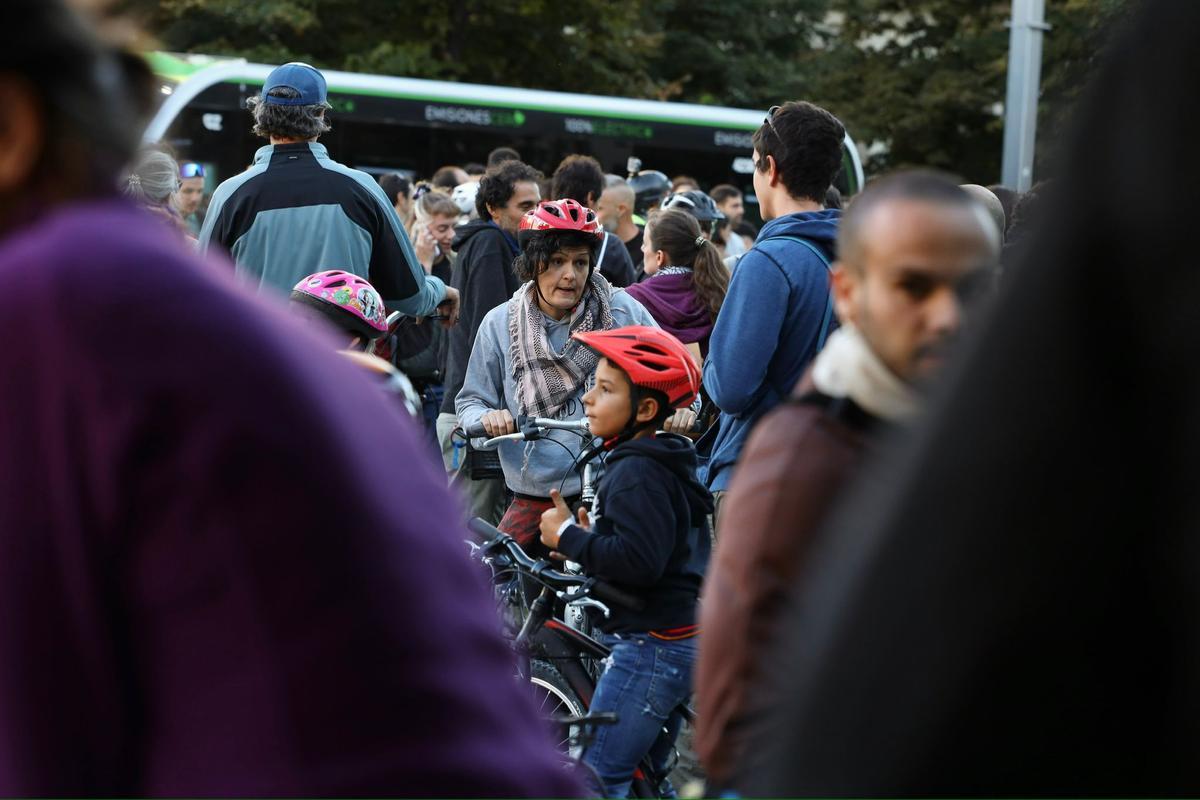 Decenas de ciclistas protestan en Zaragoza contra la obligatoriedad de contratar un seguro