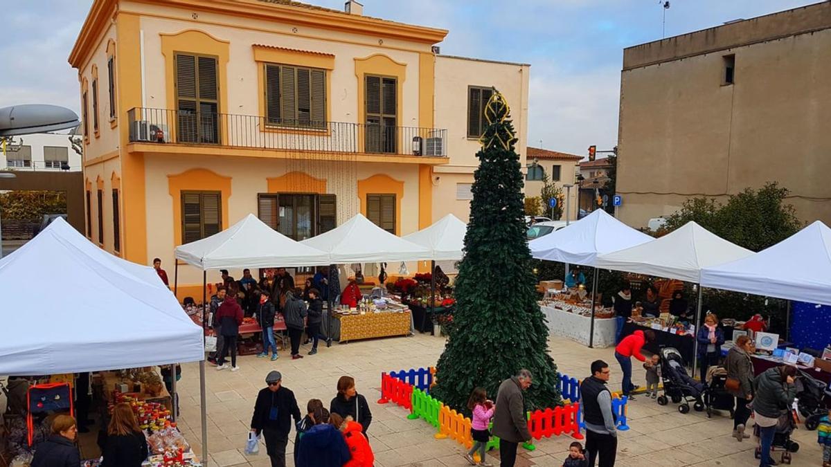 Una imatge d’una anterior fira de Nadal, al centre de Sant Gregori. | DIARI DE GIRONA