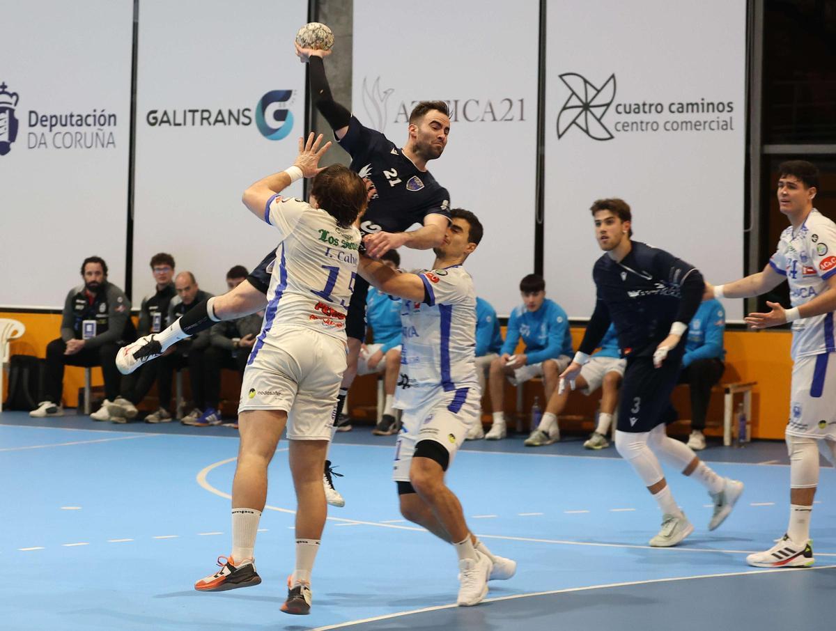 El OAR doblega al Cisne(27-20) con una defensa a prueba de bombas