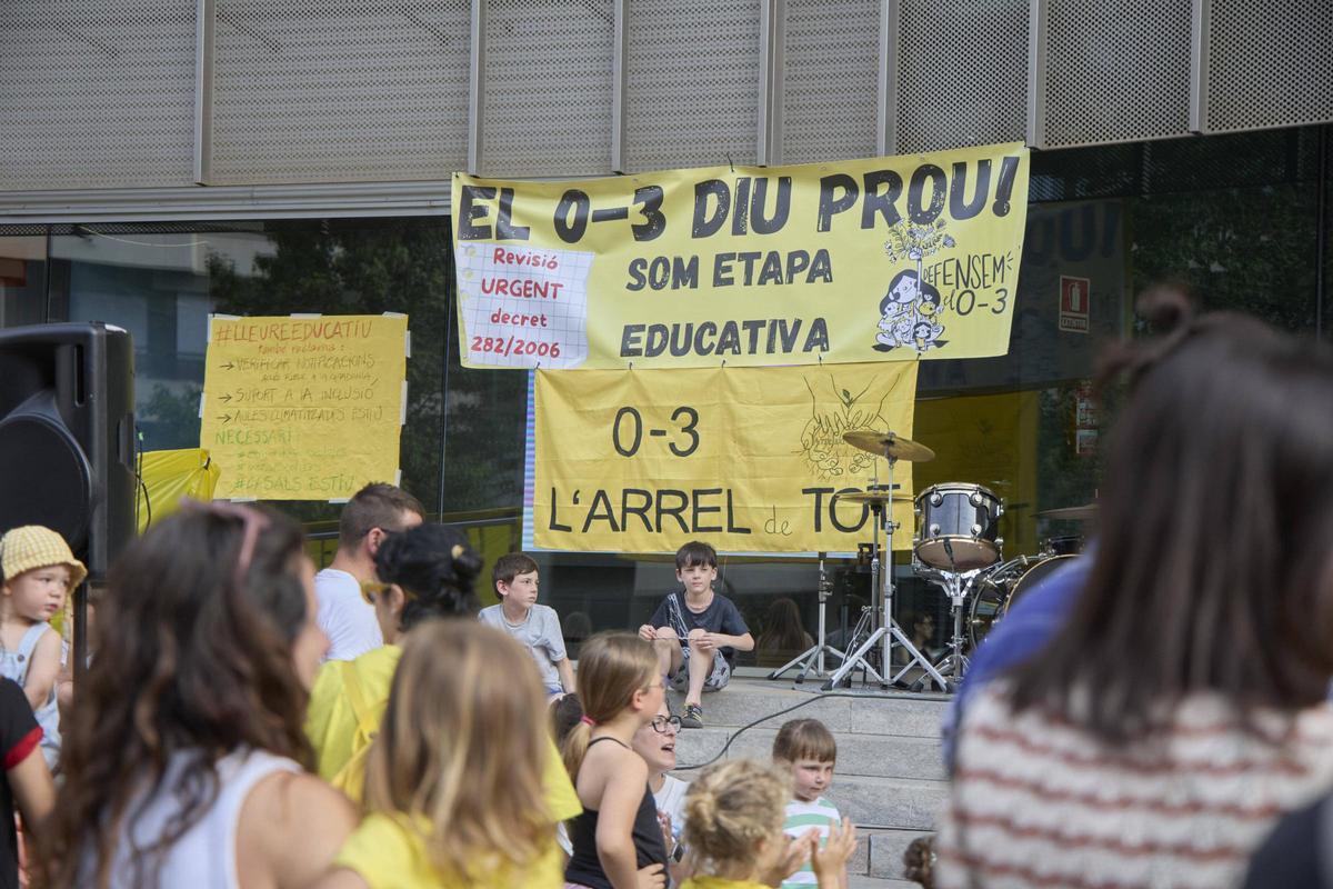 Les imatges de la protesta dels docents gironins contra el preacord d'Educació Les imatges de la protesta dels docents gironins contra el preacord d'Educació