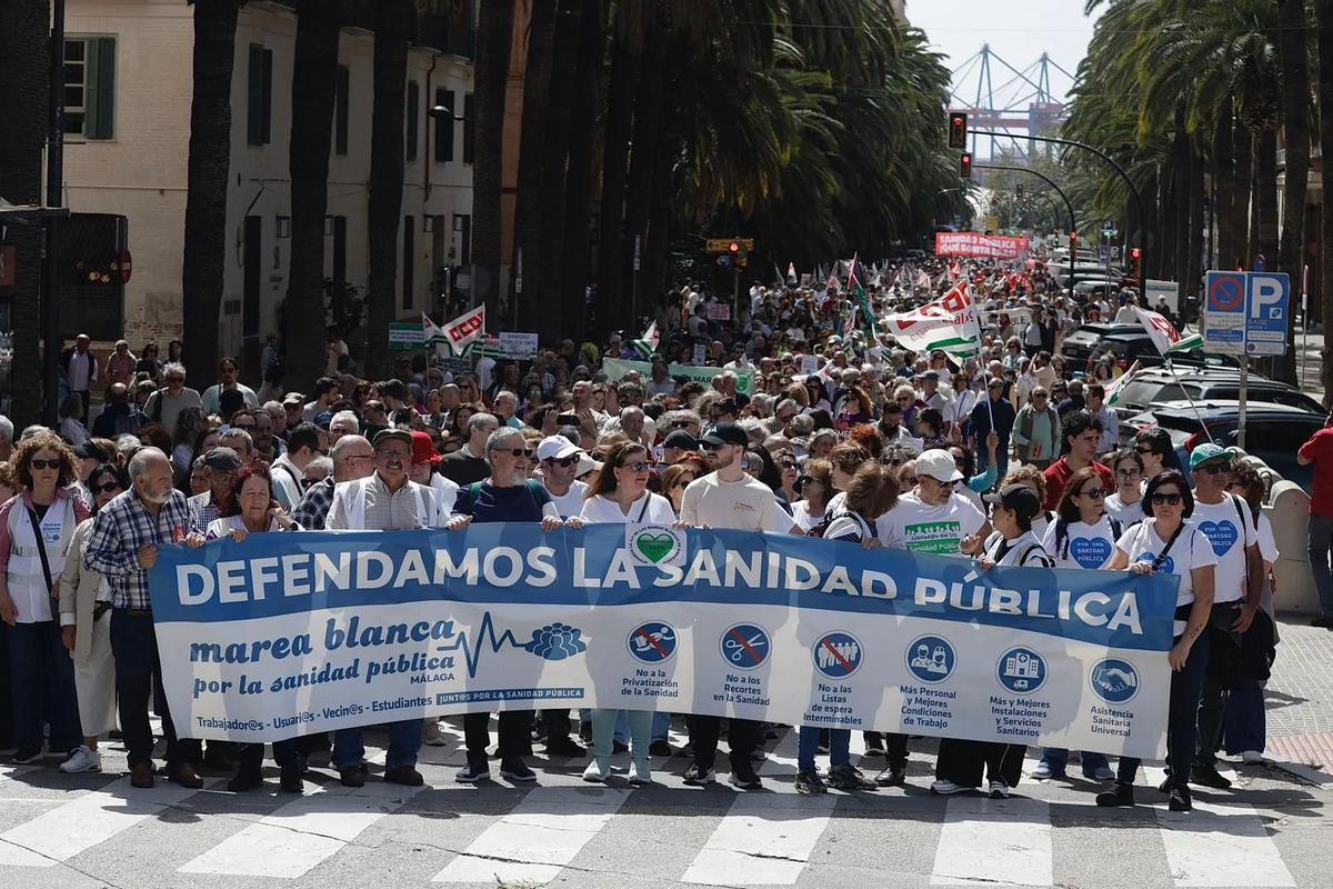 Cabecera de la manifestación por la sanidad pública celebrada este domingo en Málaga.
