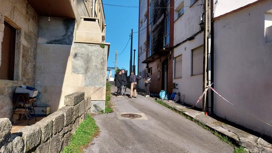 Los peritos inspeccionan el edificio del incendio en Can do Penedo