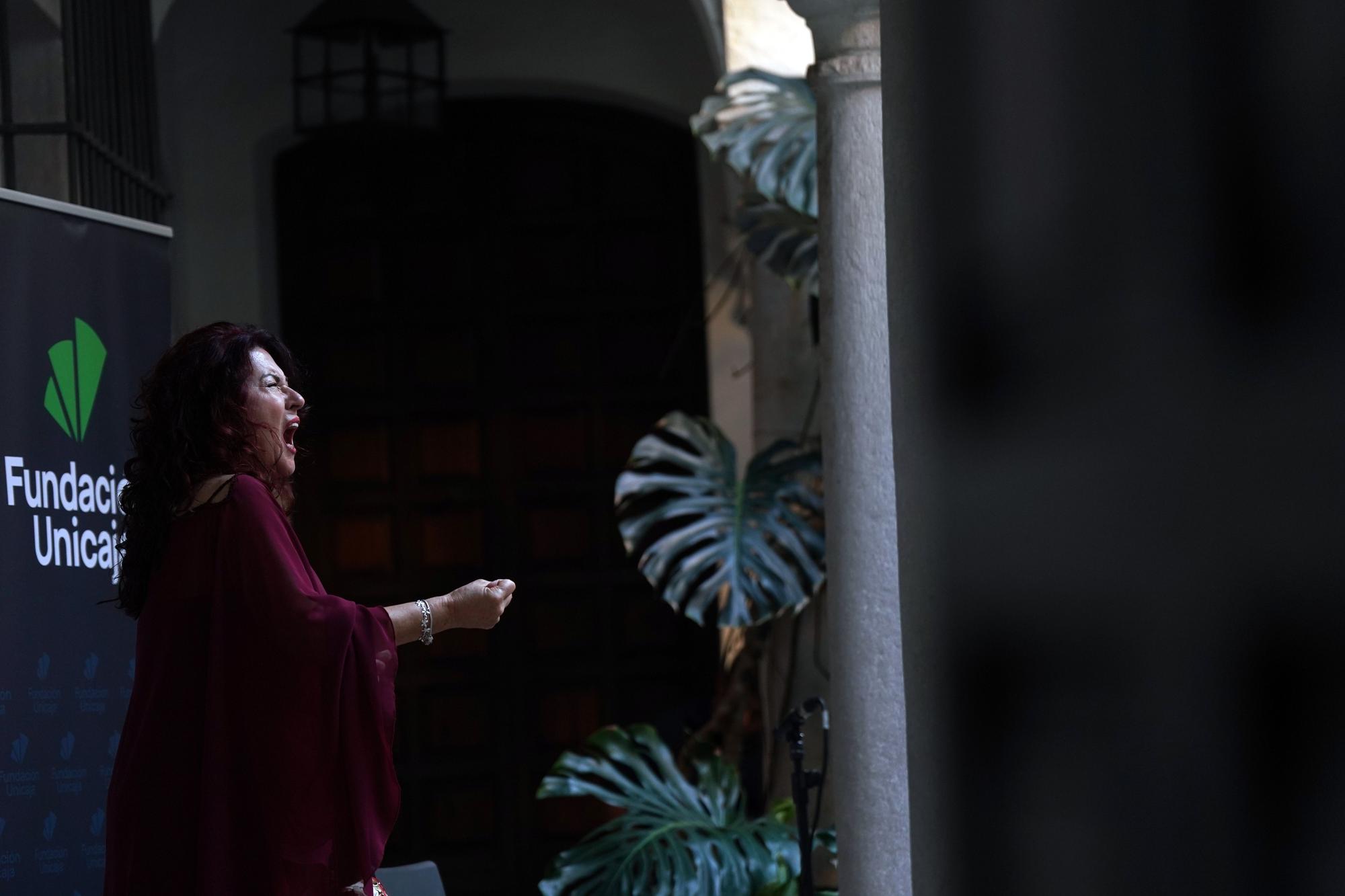 Concierto de flamenco de la cantaora malagueña, Antonia Contreras y el guitarrista Juan Ramón Caro, dentro del Ciclo Hondos Caminos del Flamenco.