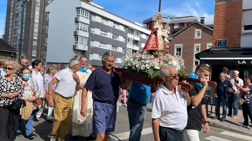 &quot;Selfies&quot; con la Santina en Avilés