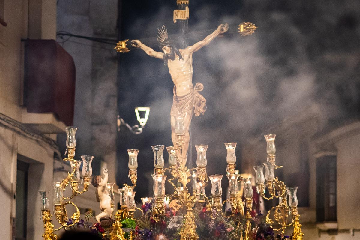 El Señor de la Vera Cruz de Osuna, en su paso procesional.