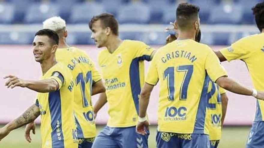 Los jugadores del Las Palmas celebran el gol de ayer ante el Lugo.