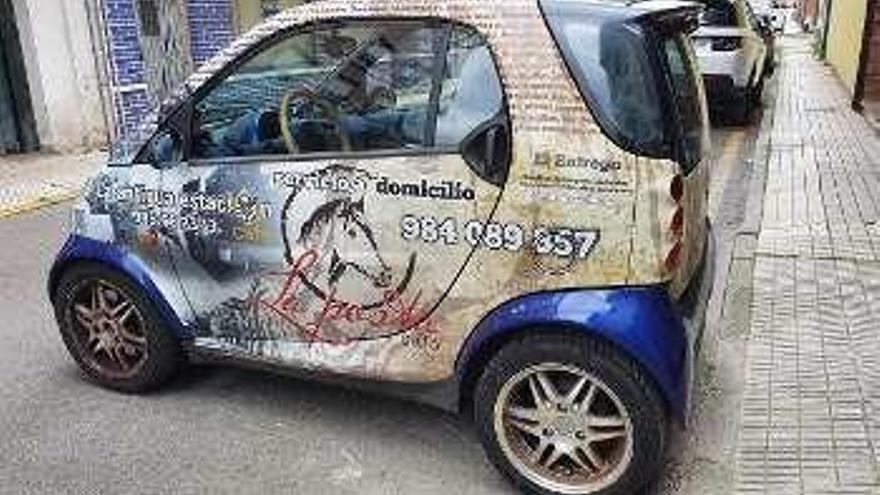 Coche de servicio a domicilio de La Posta.