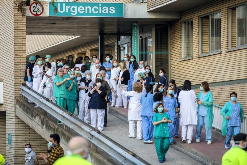 Trabajadores de FCC homenajean a los sanitarios del Servet