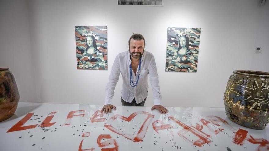 Adrien Brody da la última pincelada  a la exposición de Domingo Zapata