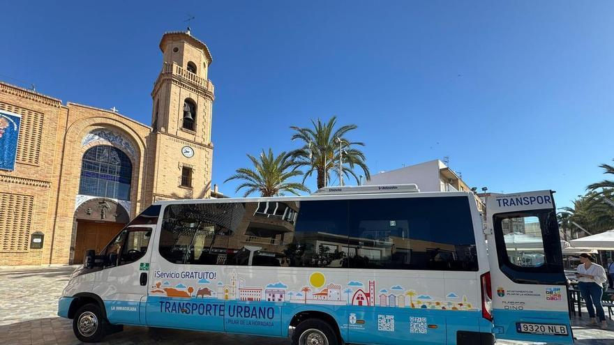 Pilar de la Horadada estrena servicio de bus urbano gratuito para los viajeros