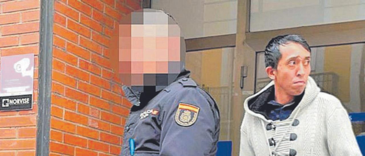 El agresor del martillo, que hirió gravemente a una joven, expulsado de  España al estar en "situación irregular" - La Nueva España