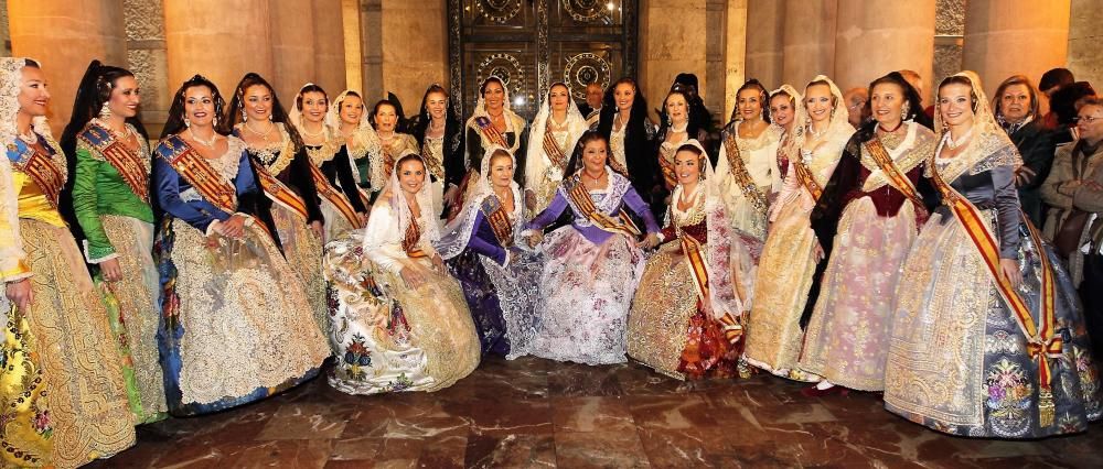 Nos trasladamos al 18 de marzo de 2014. El remate de los festejos del 75 aniversario de la Junta Central Fallera fue la participación de todas aquellas falleras mayores y componentes de corte a lo largo de la historia que lo desearan. El día 17 ya lo habían hecho las infantiles.