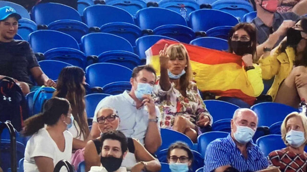 ¡De locos! Le hacen una peineta a Nadal en pleno partido y reacciona así... El tenista no se puede creer lo que está viendo