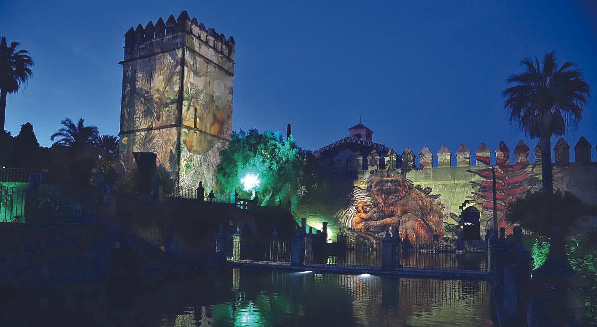 El Alcázar de los Reyes Cristianos de Córdoba, durante el espectáculo 'Naturaleza encendida: Navegantes'.
