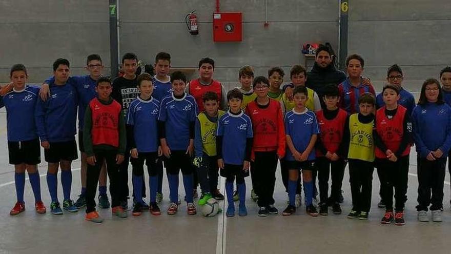 Niños de A Laracha y Carballo se unen a través del fútbol sala