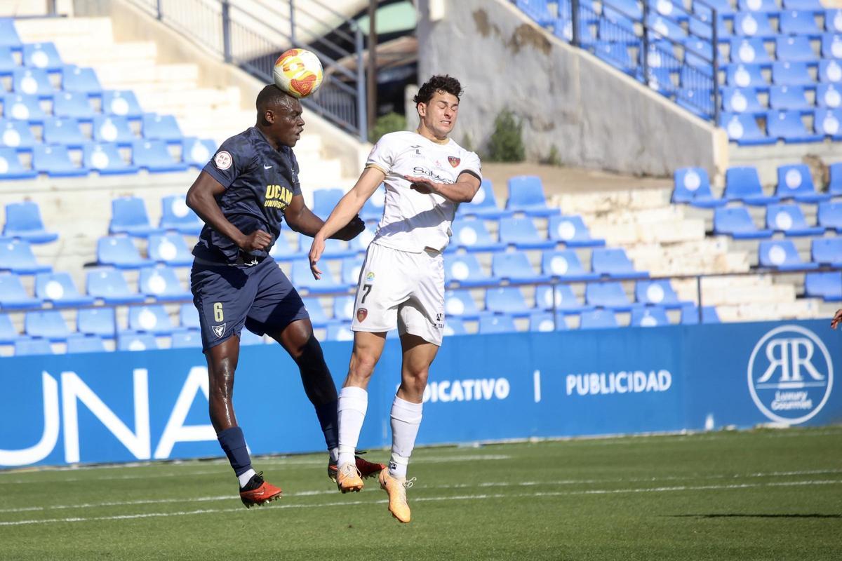El UCAM Murcia CF contra el Puente Genil en fotos