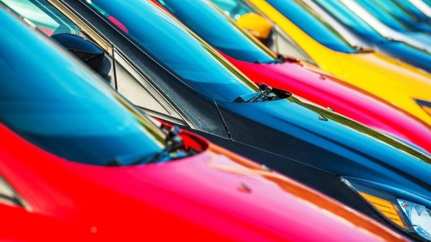 ¿Sabes qué colores devalúan más tu coche y cuáles le dan más valor?