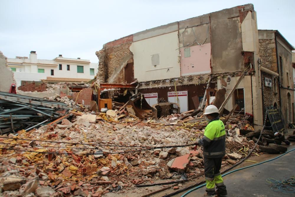 L'antic Cinema Catalunya de l'Escala s'enderroca